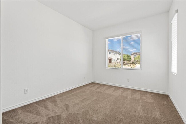 Building Photo - Spacious 5-bedroom home in gated community