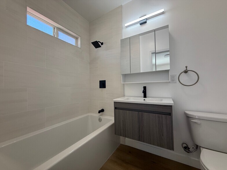 Building Photo - 359 W Amar St