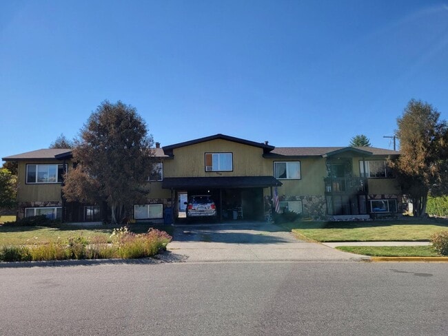 Building Photo - Move-In Today 2 Bedroom 1 Bathroom Apartment Close to Campus!