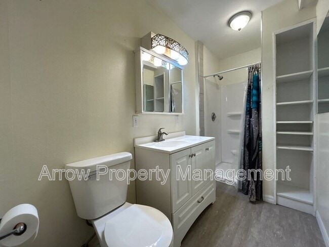 Building Photo - 411 7th St