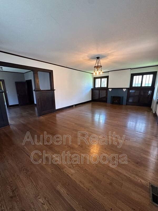 Building Photo - 3211 Montview Dr