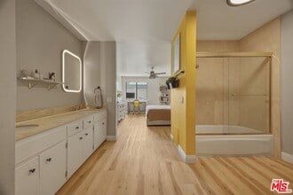 Building Photo - 5301 Balboa Blvd