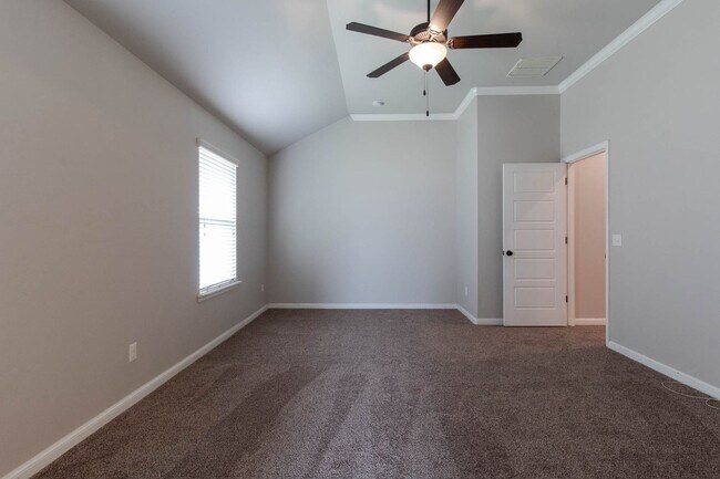 Building Photo - A Charming 3BD/2BTH Retreat with Modern El...