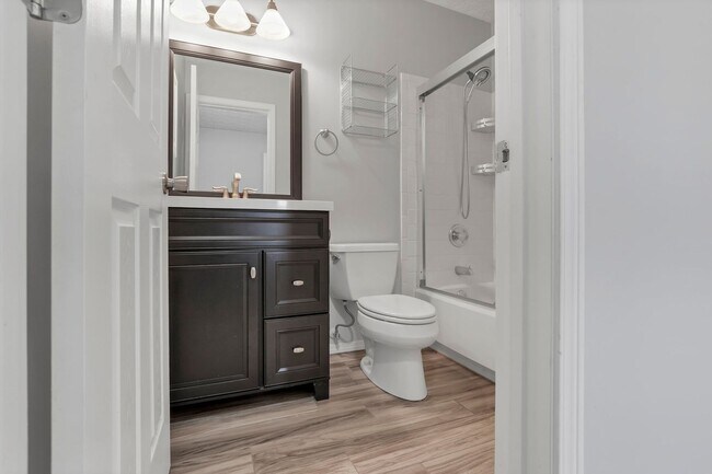 Building Photo - 5399 Thornburg Ct