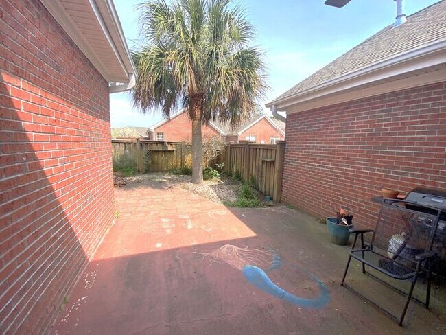 Building Photo - Merestone 1 level brick patio home. 2 Car garage, walk to The Point Shopping, restaurants and mov...