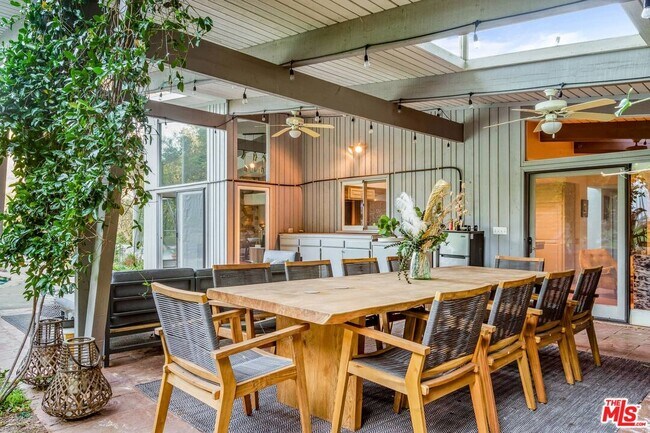 Building Photo - 2436 Arbutus Dr