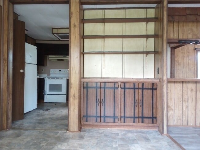 Building Photo - 3 Bedroom 2 Bathroom