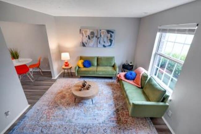Building Photo - Two bedroom townhome, bath and half with washer and dryer connections