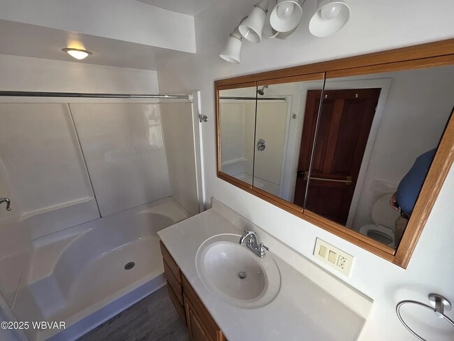 Building Photo - 77 E Houston Ave