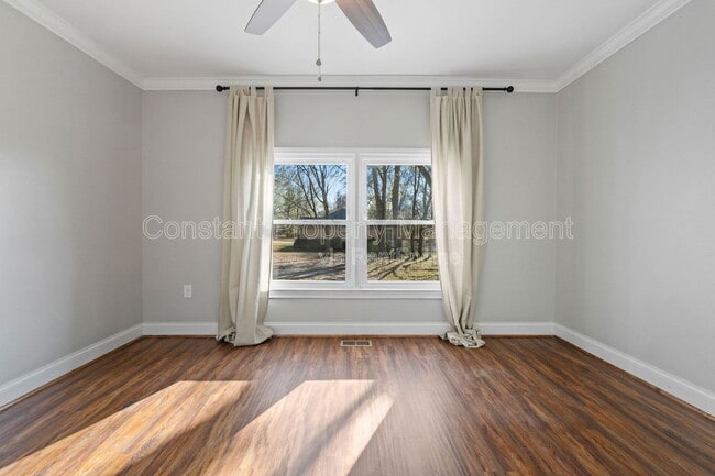 Building Photo - 138 Main St