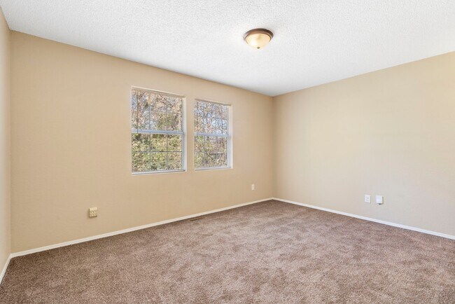 Building Photo - 1621 N Hillcrest Ave