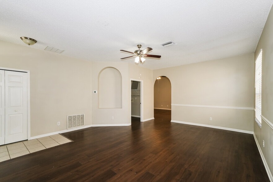 Building Photo - 18217 Brookpark Dr