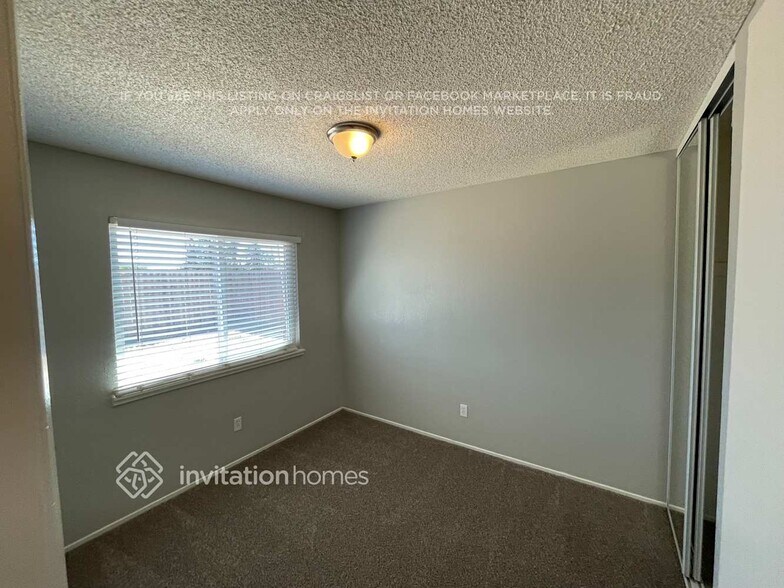 Building Photo - 2159 Greenfield Dr