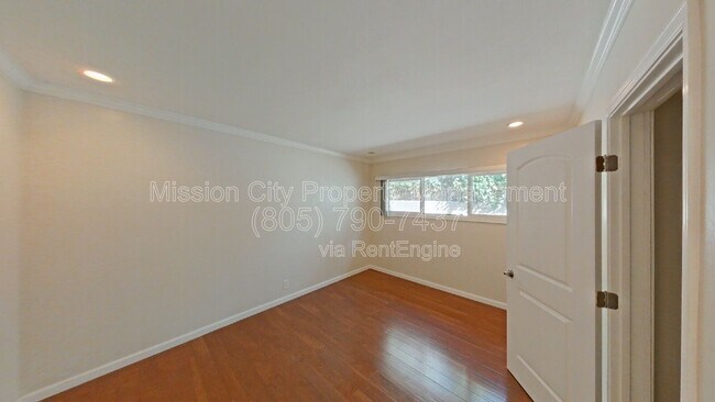 Building Photo - 515 N Alisos St