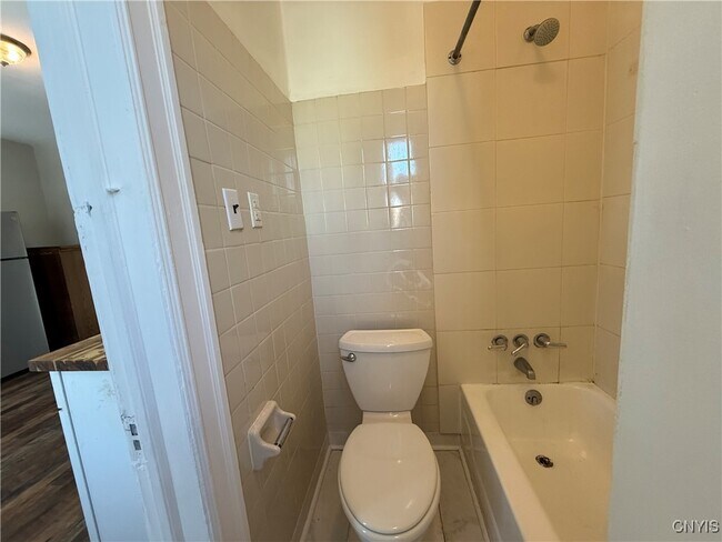 Building Photo - 303 Griffiths St