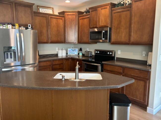 Building Photo - Spacious 6-Bedroom Home – Lehi, Saddle Ridge Community