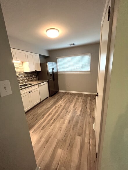 Kitchen - 1035 Willow Green Dr