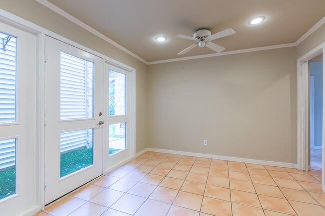 Building Photo - 10907 Legends Ln