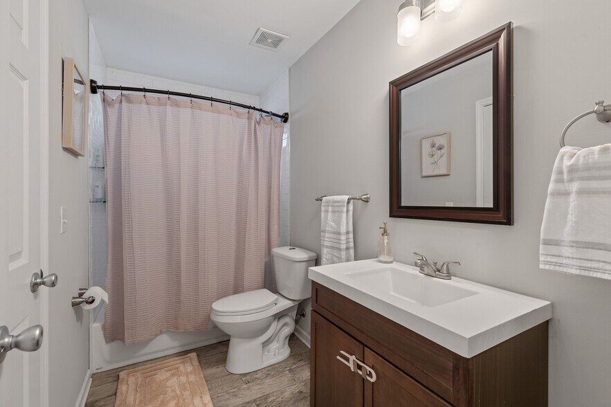 Building Photo - 3206 Anderson Pl