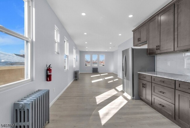 Building Photo - 918 Pennington St