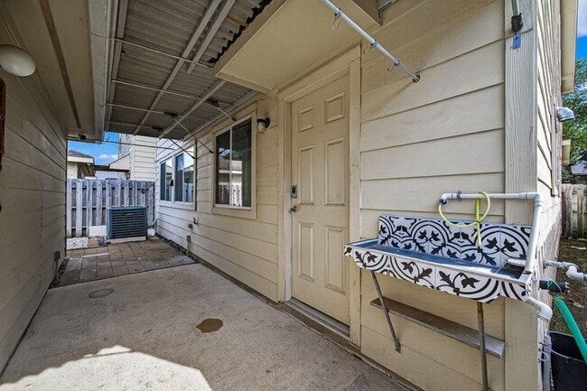 Building Photo - 14574 Empanada Dr