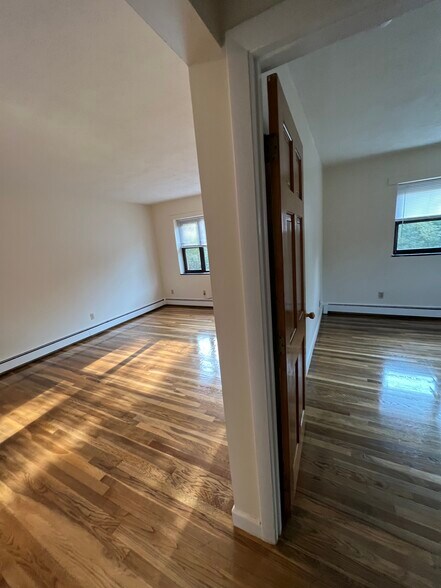 Building Photo - 288 Grove St