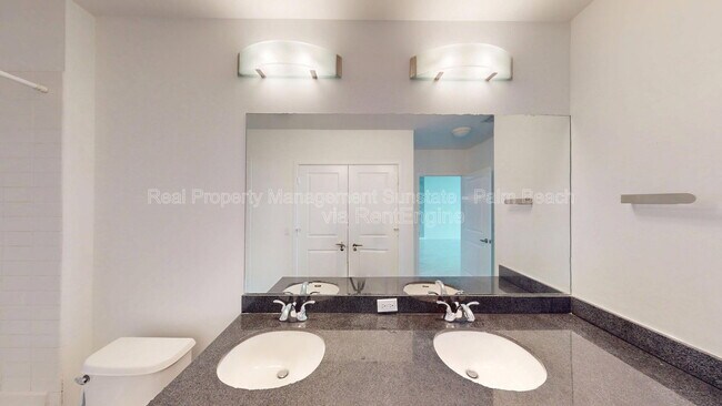 Building Photo - 300 S Australian Ave