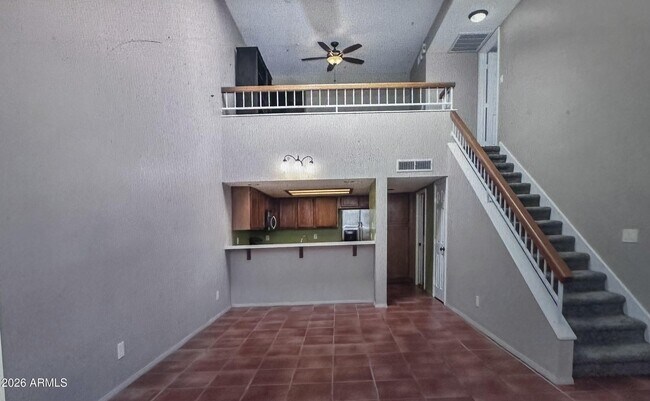 Building Photo - 33 E Beck Ln