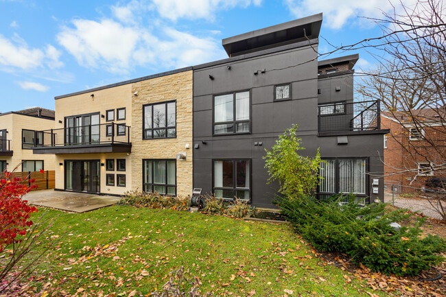 Building Photo - 462 W Stadium Blvd