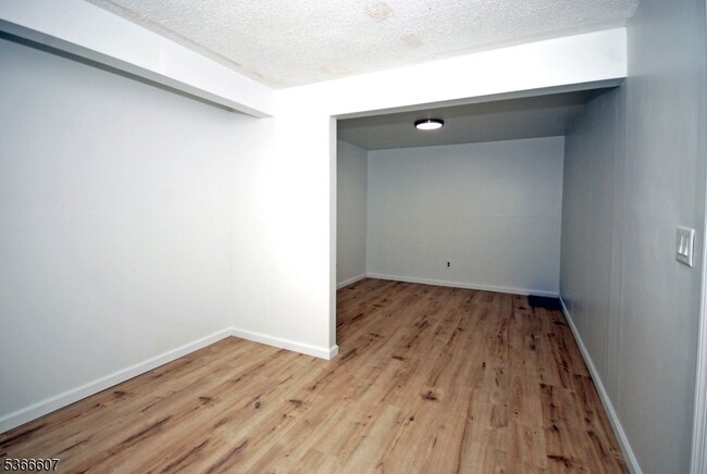 Building Photo - 561 Anderson Ave