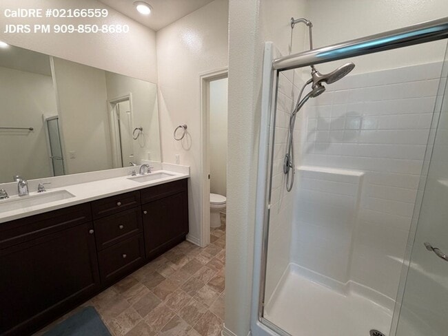 Building Photo - Eastvale 4 Bedroom Condo