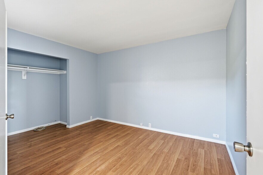 Building Photo - 1999 Seawind Way