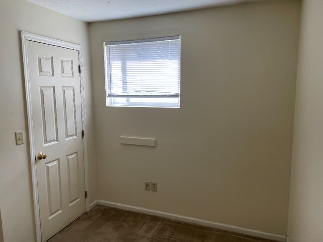 Building Photo - 1662 Summit St