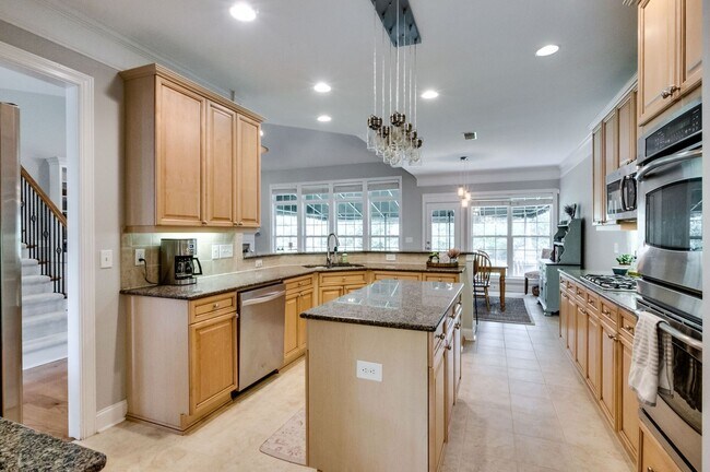 Building Photo - 4 Bedroom, 3.5 Bathroom Executive Home with Fenced Yard and 3 Car Garage.