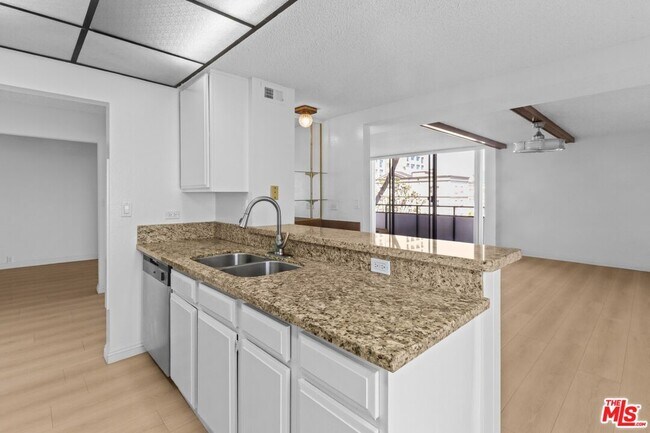 Building Photo - 10535 Wilshire Blvd