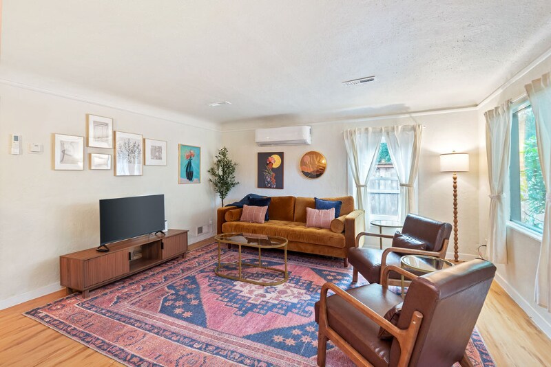 Building Photo - 14004 SE River Rd