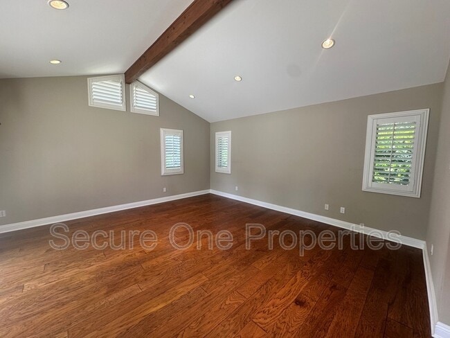 Building Photo - 1695 Berkshire Dr