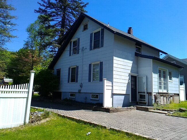 Building Photo - 12 Orchard St