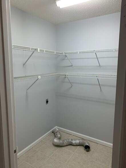 Laundry room - 2213 Briar Glen Rd
