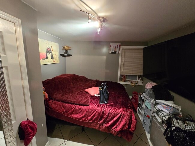 Building Photo - 1118 85th St