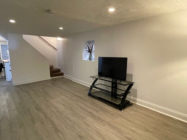 Building Photo - 7659 W Sunset Dr