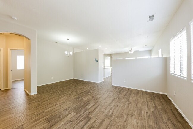 Building Photo - 16862 W Post Dr