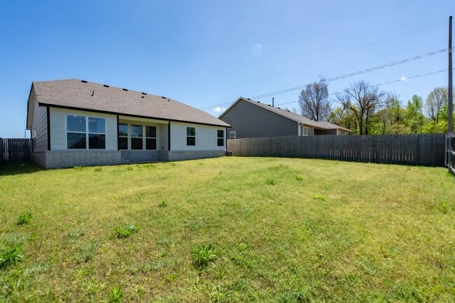 Building Photo - 3 Bed | 2 Bath in Broken Arrow!