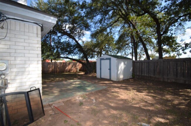 Building Photo - 4729 Castleman Dr