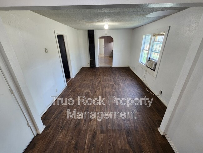 Building Photo - 404 S Carey