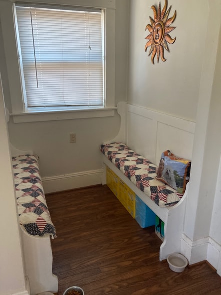 Building Photo - 1539 W Willow St