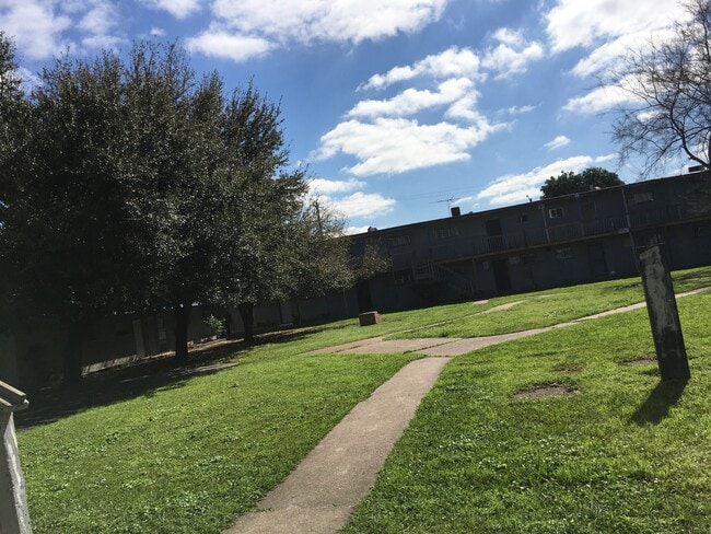 Building Photo - 7939 Sarita St