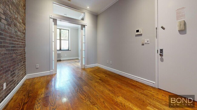 Building Photo - 382 E 10th St