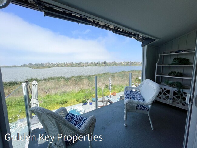 Building Photo - Waterfront Condo on the Buena Vista Lagoon - 5 mins from Carlsbad Village!