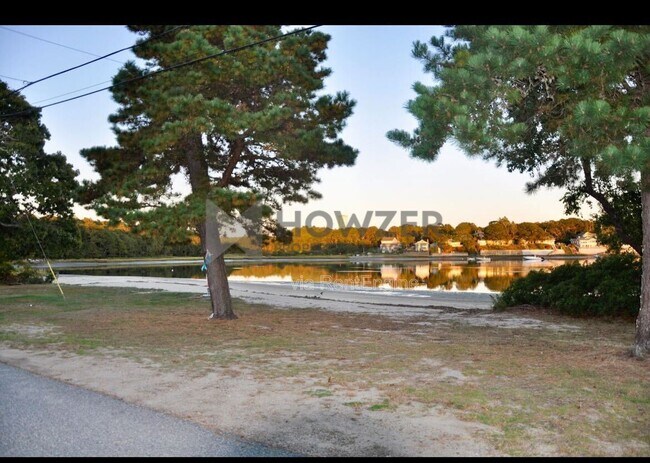 Building Photo - 35 Riverside Dr